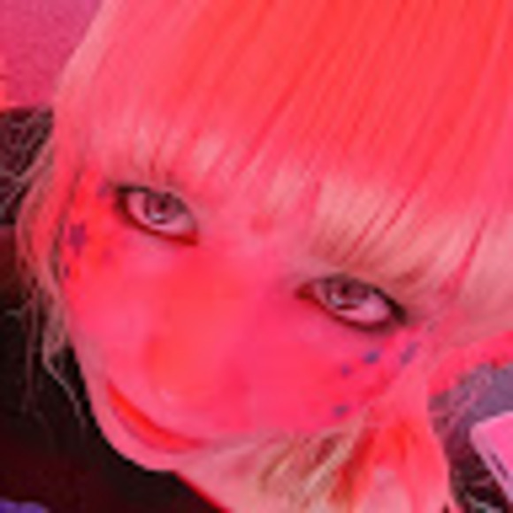 phoebee_bee